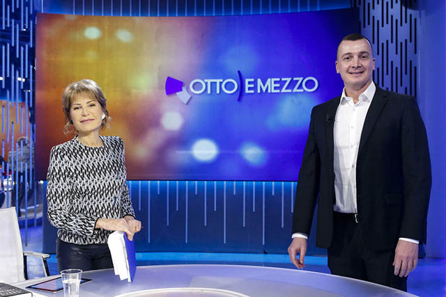 Lilli Gruber, Casalino, Severgnini che sembra di colpo vecchio e Scanzi che ride come un pazzo