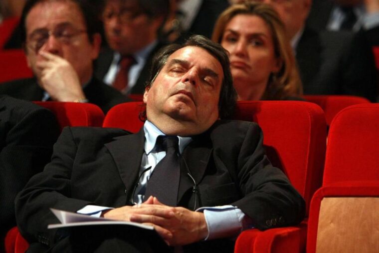 Brunetta delibera aumenti, Meloni dice che è inopportuno, Brunetta ci ripensa