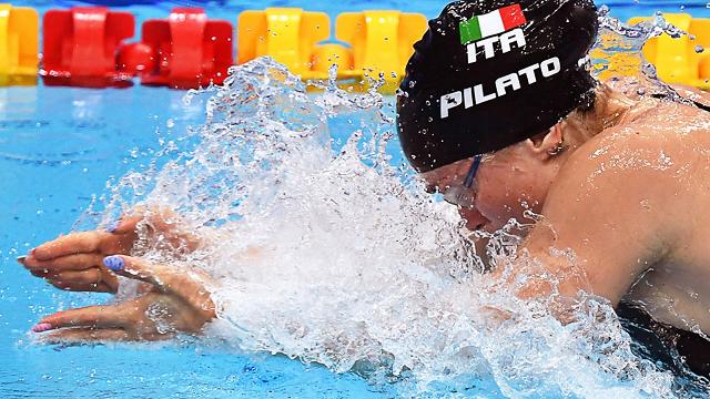 Un primato mondiale e una pioggia di medaglie: è l’Italia del nuoto