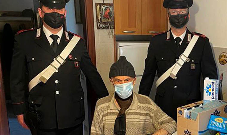 Nonnino 93enne vedovo chiede aiuto all’Arma che gli porta la spesa a casa. Accade nel modenese