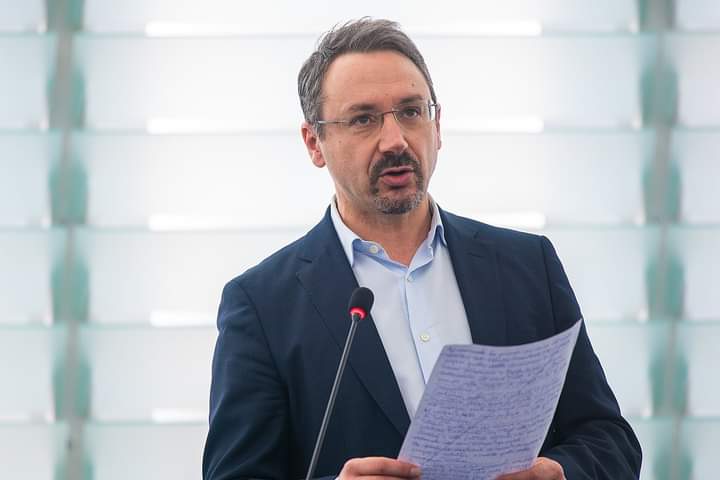 L’Europarlamentare Piernicola Pedicini aderisce al Movimento 24 Agosto per l’Equità Territoriale (M24A-ET) fondato da Pino Aprile