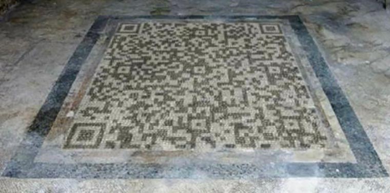 Quelli che “già a Pompei” c’era un “mosaico” che “conteneva un QR code per il Green pass”