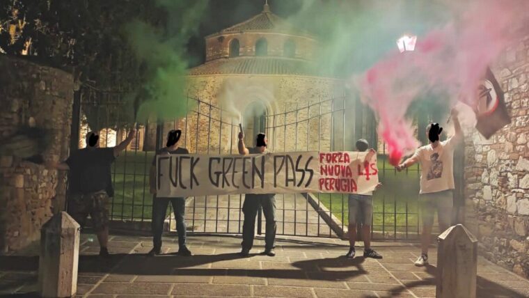 Forza Nuova dice “RRRausssss!!!” ai suoi iscritti con Green pass… Il fascionegazionismo del “Boia chi si vaccina”!