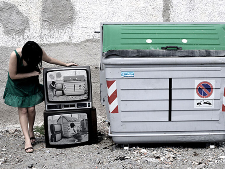 Certa televisione sempre più contenitore di ignoranza e volgarità gratuite va contro la vita delle persone