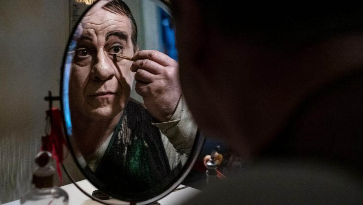 “Qui rido io” di Mario Martone. Giuseppe Enzo Sciarra ne scrive per noi