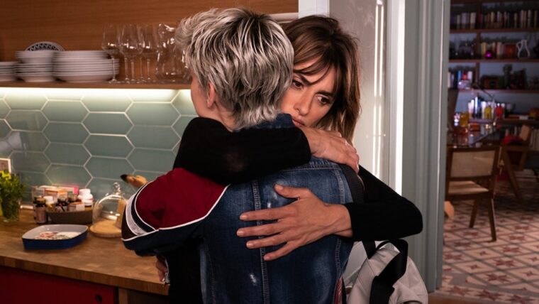 “Madres Paralelas”, la recensione in podcast di Emilio Campanella