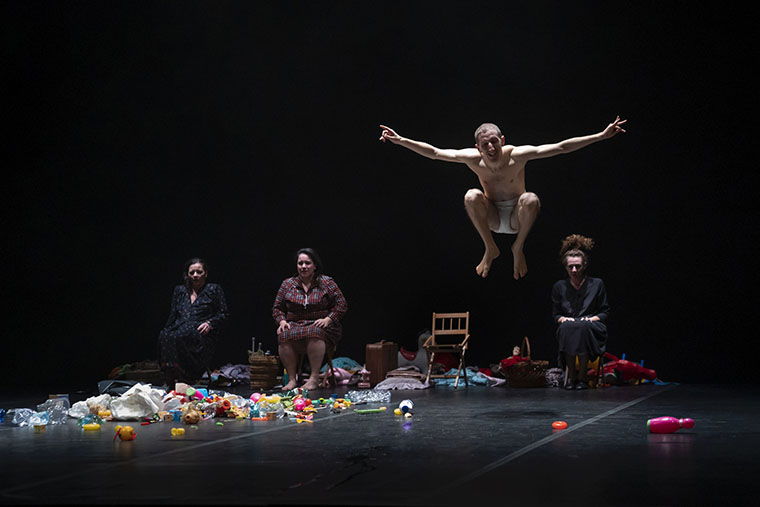 Videonotizia. Al Teatro di Rifredi, Emma Dante e il suo “Misericordia”, giovedì 28, venerdì 29 e sabato 30 ottobre a Firenze