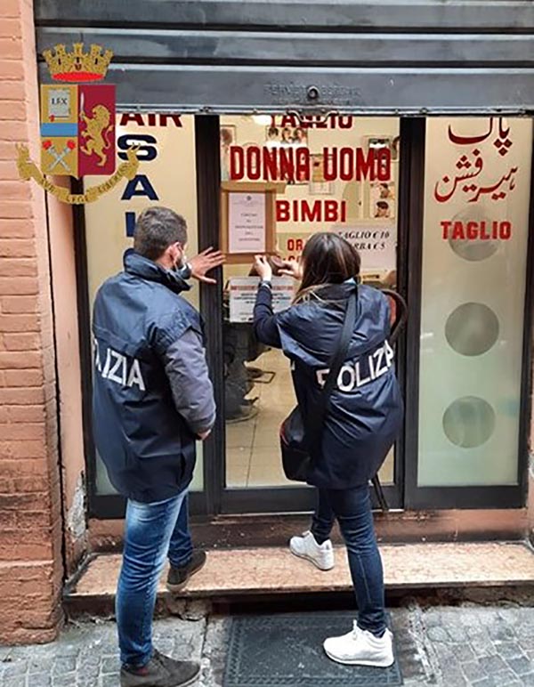 Videonotizia. A Bologna chiuso il negozio di parrucchiere “Pak Hair Fashion” su ordine del Questore