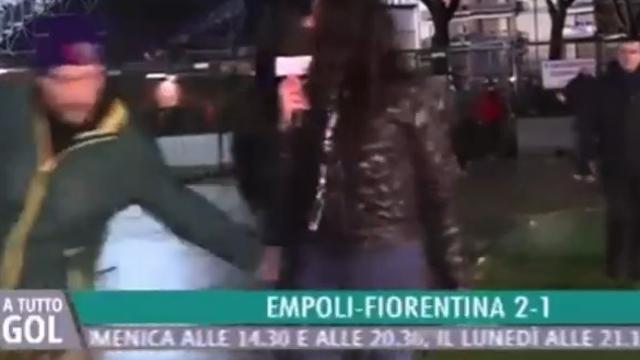 Il “toccatore live” chiede comprensione “Non mi mettete alla gogna, ho una figlia”