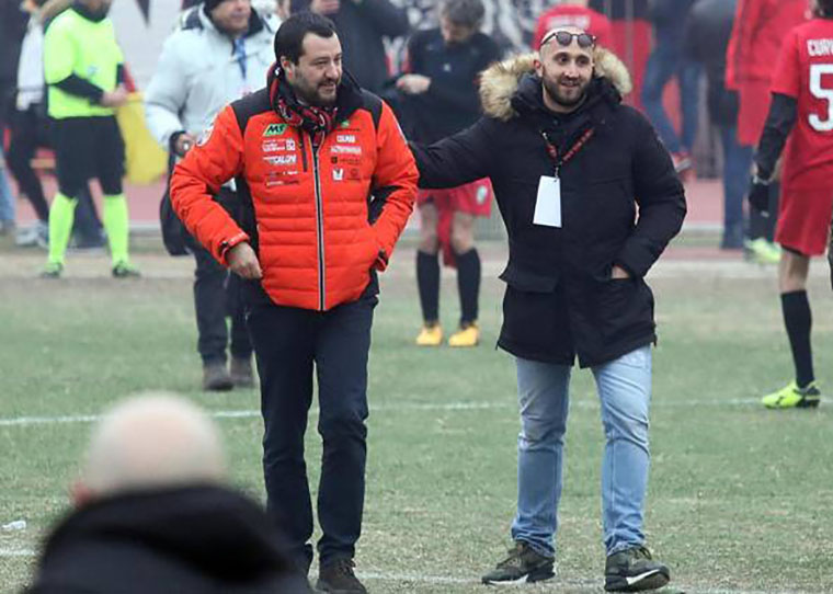 Quello che suonava ai campanelli chiedendo “Qui si spaccia?”, ma non aveva guardato bene prima…