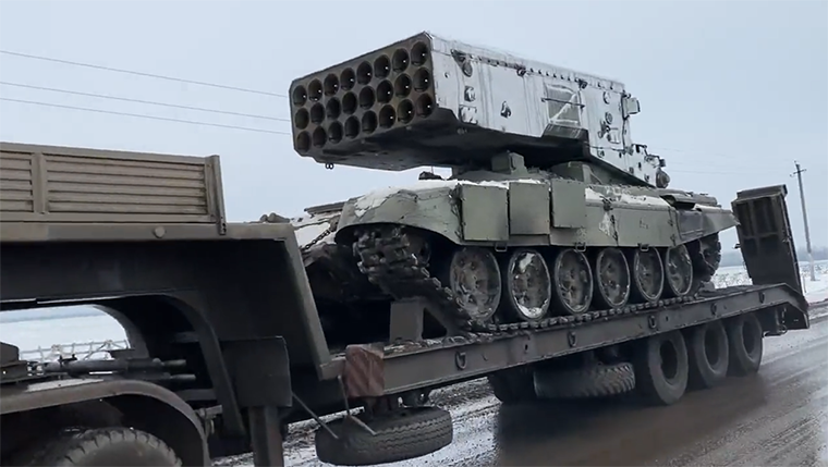 Secondo la CNN la Russia trasporta lanciarazzi termobarici verso il confine dell’Ucraina