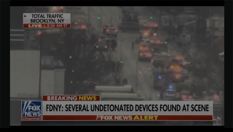 Sparatoria in metropolitana a Brooklyn, sono ventitré i feriti. Si cerca un 62enne