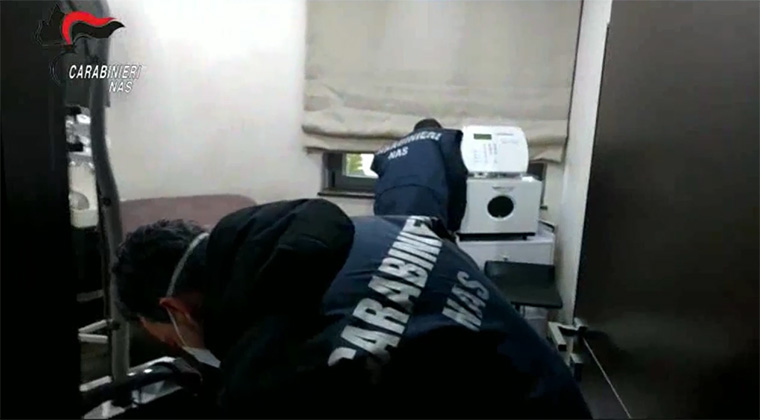 Scarafaggi e pezzi di spugna nel cibo: i NAS chiudono la mensa del carcere di Bollate