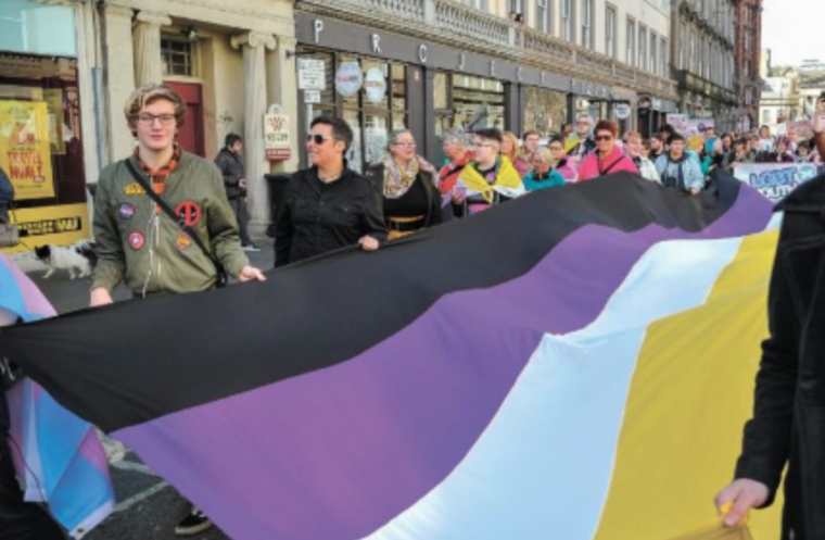 Alex, il primo ragazzo non binario ad essere riconosciuto da un tribunale