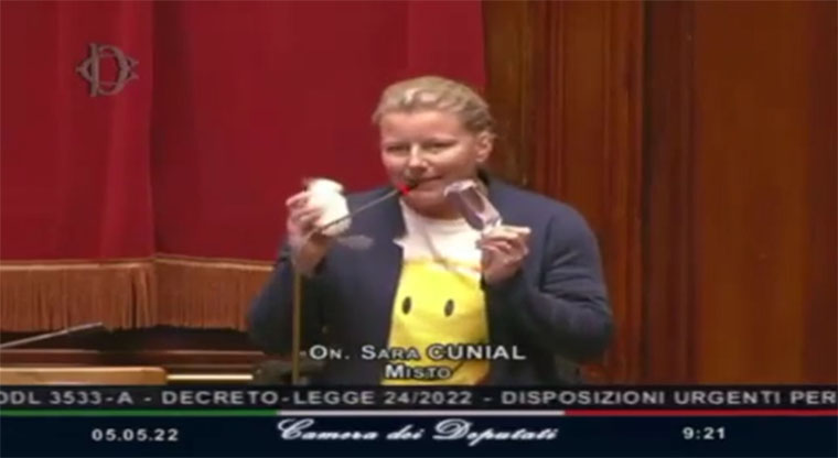 Santa Cunial dal Gruppo Misto: aglio, acqua santa e paletti (se questa è politica…)