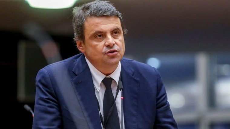 Lo scivolone di Calenda sulla capolista putiniana: “Errore nostro non avere verificato. Me ne assumo la responsabilità”