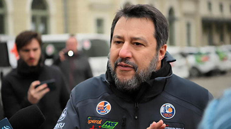 Salvini sulla graticola non va più a Mosca. L’ha “deciso con i vertici della Lega”, ha detto….