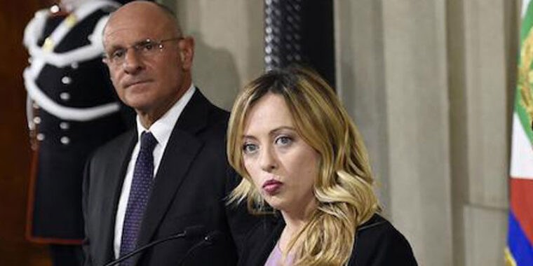Meloni dice che “il governo non è legittimato a vendere ITA”, ma è legittimato a negoziare sul gas. Si decida