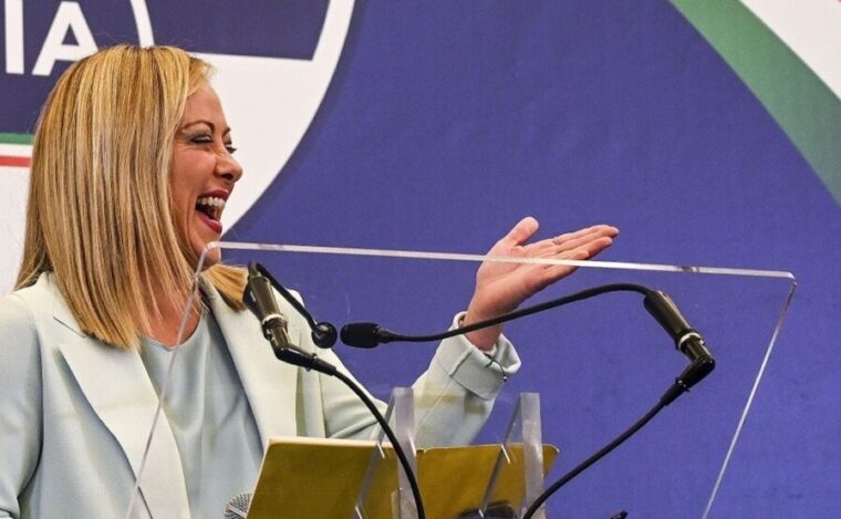 Votare “Giorgia Meloni detta Giorgia” che è sempre quella dei 1000 € al mese che non si son visti e delle accise che son rimaste