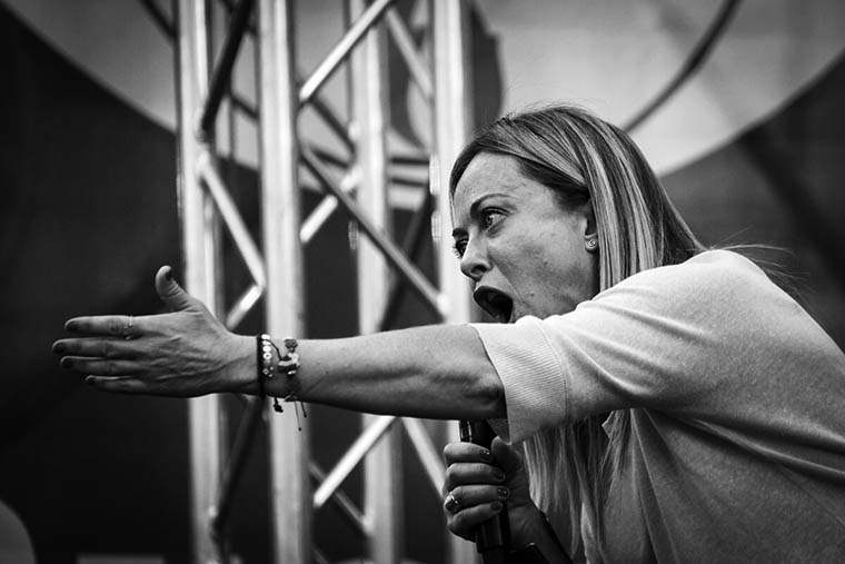 Meloni bacchetta “maschiamente” i governatori delle destre, e fa male….