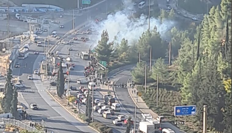 Gerusalemme. Due esplosioni alla fermata del bus: un morto e una ventina di feriti