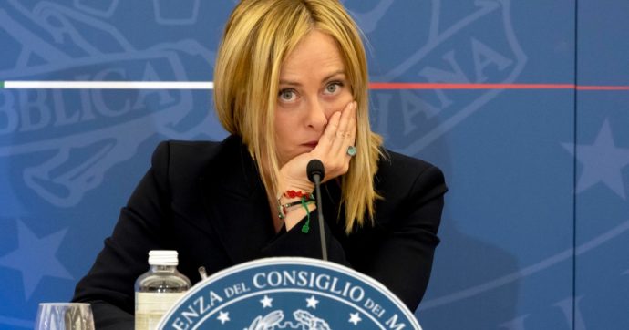 La presidente Meloni all’Aventino di se stessa per impegni personali. Straordinaria, no?