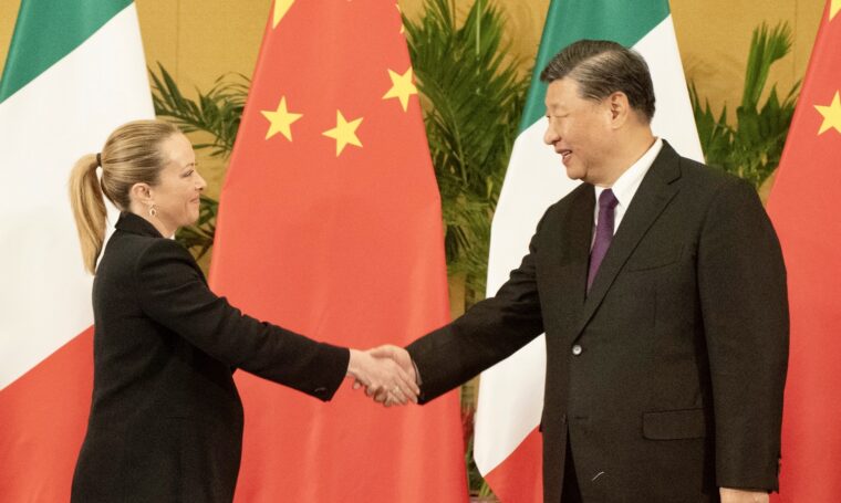 La polemica su Meloni che si porta la figlia a Bali sarebbe stupida persino se fosse montata ad arte