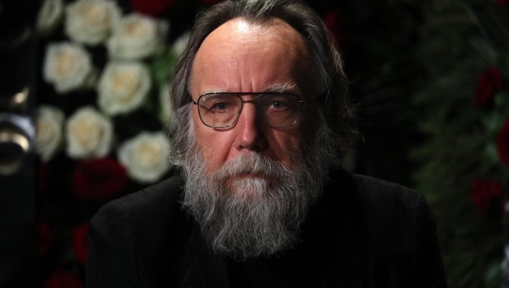 Dugin attacca Putin: “L’autocrate che fallisce deve pagare anche con la vita”, poi il post viene cancellato