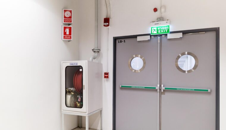 Funzionamento delle porte tagliafuoco, un ingranaggio fondamentale nel complesso meccanismo dei sistemi antincendio