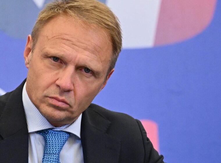 Il ministro dell’Agricoltura, le farine d’insetti e le farfalle della farina. Cronaca semiseria