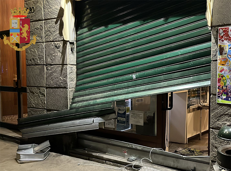 Spaccata in tabaccheria in città: tre arresti