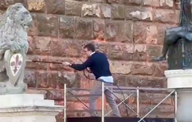 Sangiuliano vuole far pagare il conto dei lavori per ripulire Palazzo Vecchio agli ambientalisti