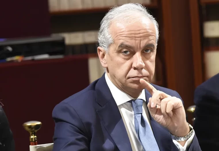 Piantedosi: “Prima o poi sgombero anche per Casapound”. Prima o poi