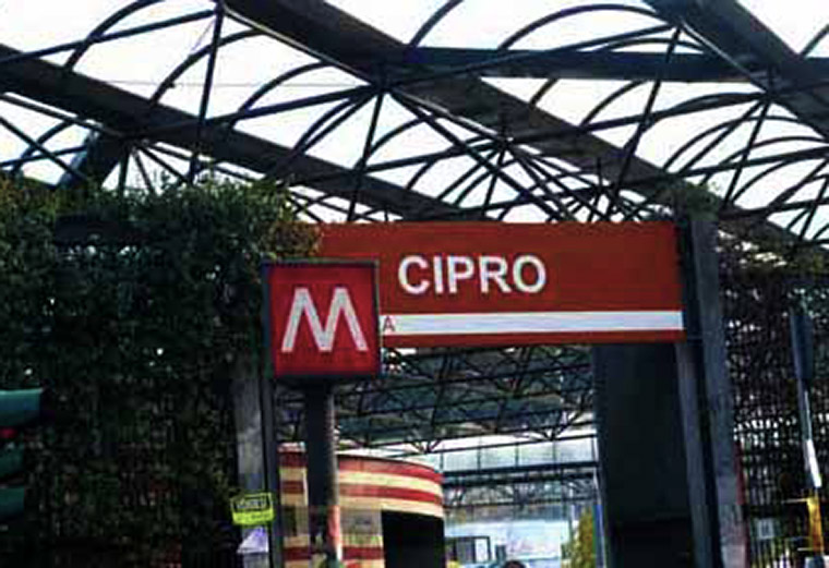 Un 72enne si getta sui binari della Metro A di Roma. Indagini in corso