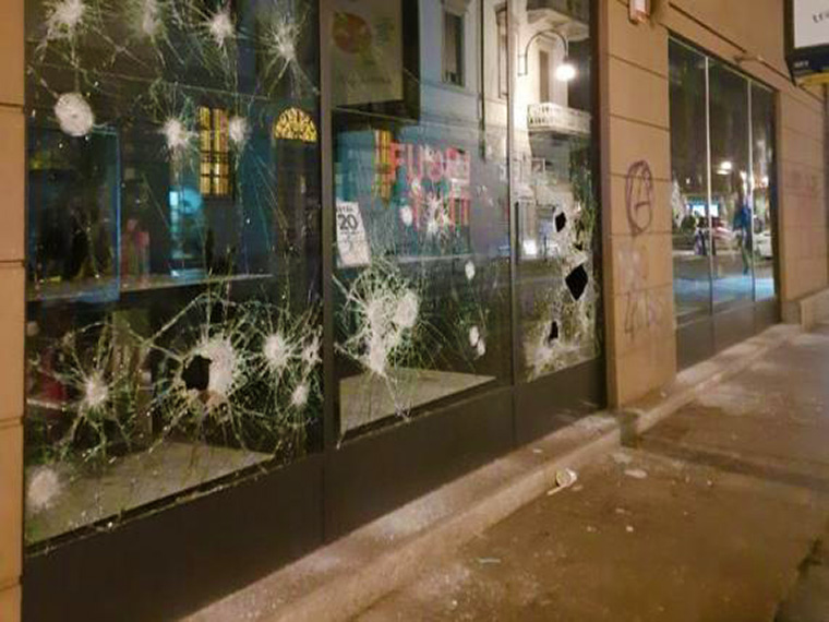 Torino, anarchia e guerriglia urbana per Cospito