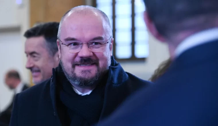 Quelli che “lascio il PD” perché “Elly Schlein lo ha reso massimalista”. In nemmeno due mesi… La segretaria fa miracoli