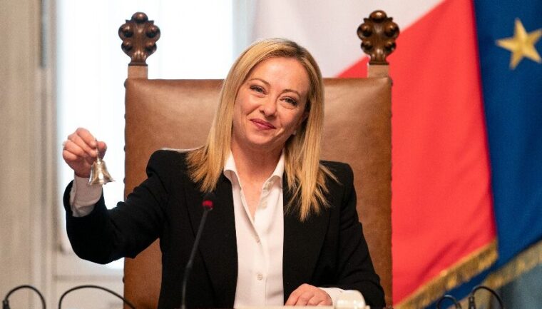 Nel Def non c’è niente, come nel programma elettorale del Governo: a Meloni non restano che gli stati di emergenza