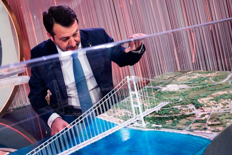 Pare che nel Def del ponte sullo Stretto non ci sia traccia. Qualcuno avvisi Salvini