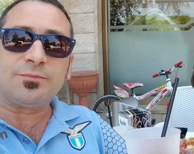 Alla politica italiana mancava il candidato di Fdi che si dichiarava “Nazista” con riferimento finale ad immigrati bruciati. Ora ce l’abbiamo