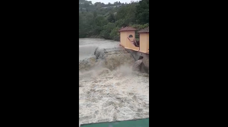 Il maltempo flagella Bologna #videonotizia
