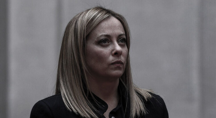 Mentre l’inflazione reale svuota i carrelli della spesa loro pensano al presidenzialismo e alle epurazioni in Rai