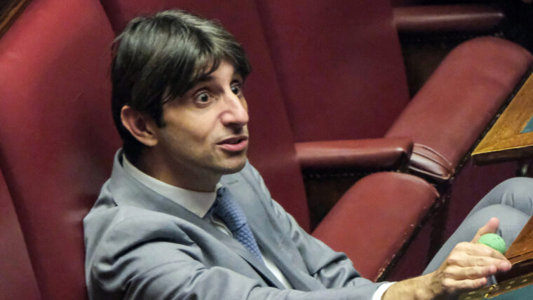 Donzelli sulla Carta dei Servizi: “Momento unico servono misure uniche”. Dopo avere scialacquato 382 € potrebbe andar peggio?