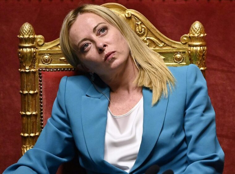 Social Card: 382 € all’anno, cioè poco più di 30 € al mese, cioé 1 € al giorno. Governo parolaio