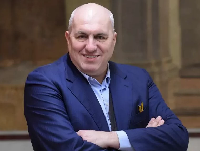 I governi di destra non sono caduti per opera dei Magistrati….