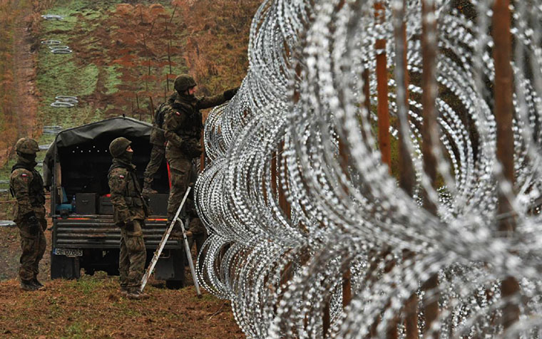 La Polonia invia diecimila soldati aggiuntivi al confine con la Bielorussia