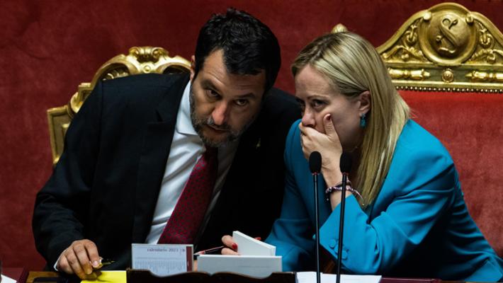 Il disastro dell’accordo Meloni con Tunisi (6mila profughi a Lampedusa) e il delicato Salvini: “E’ una guerra”