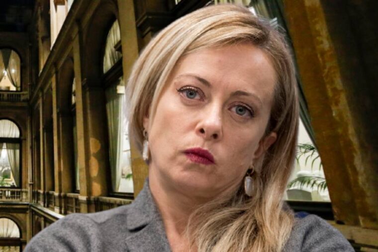 “Misurone sicurezza” del Governo Meloni che vieta di andare in giro con coltelli con lama più lunga di 5cm