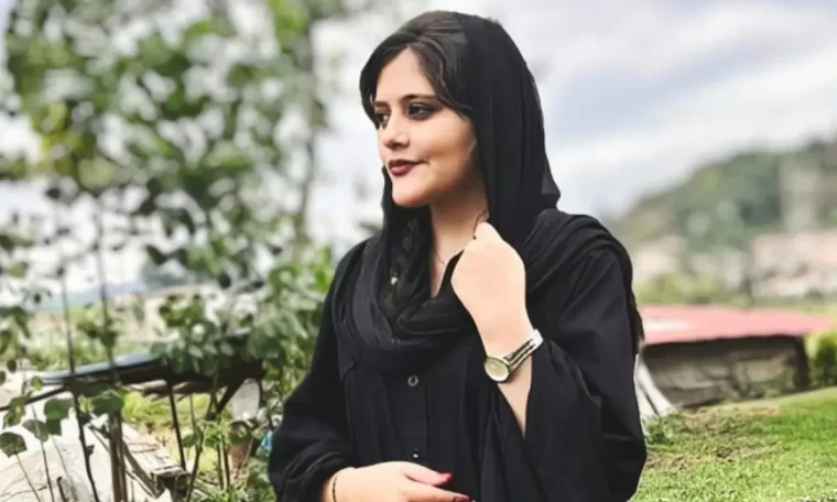 Iran. Arrestato e rilasciato Amjad Amini, il padre di Masha uccisa da regime un anno fa