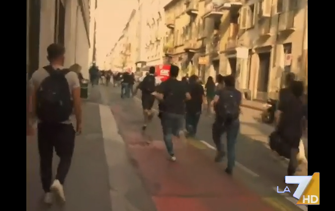 Torino, la polizia carica contro il corteo studentesco anti-Meloni