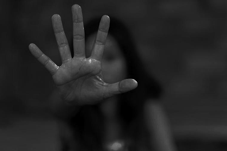 Una politica di penosa stupidità che ora si spella la lingua sul concetto di “patriarcato”